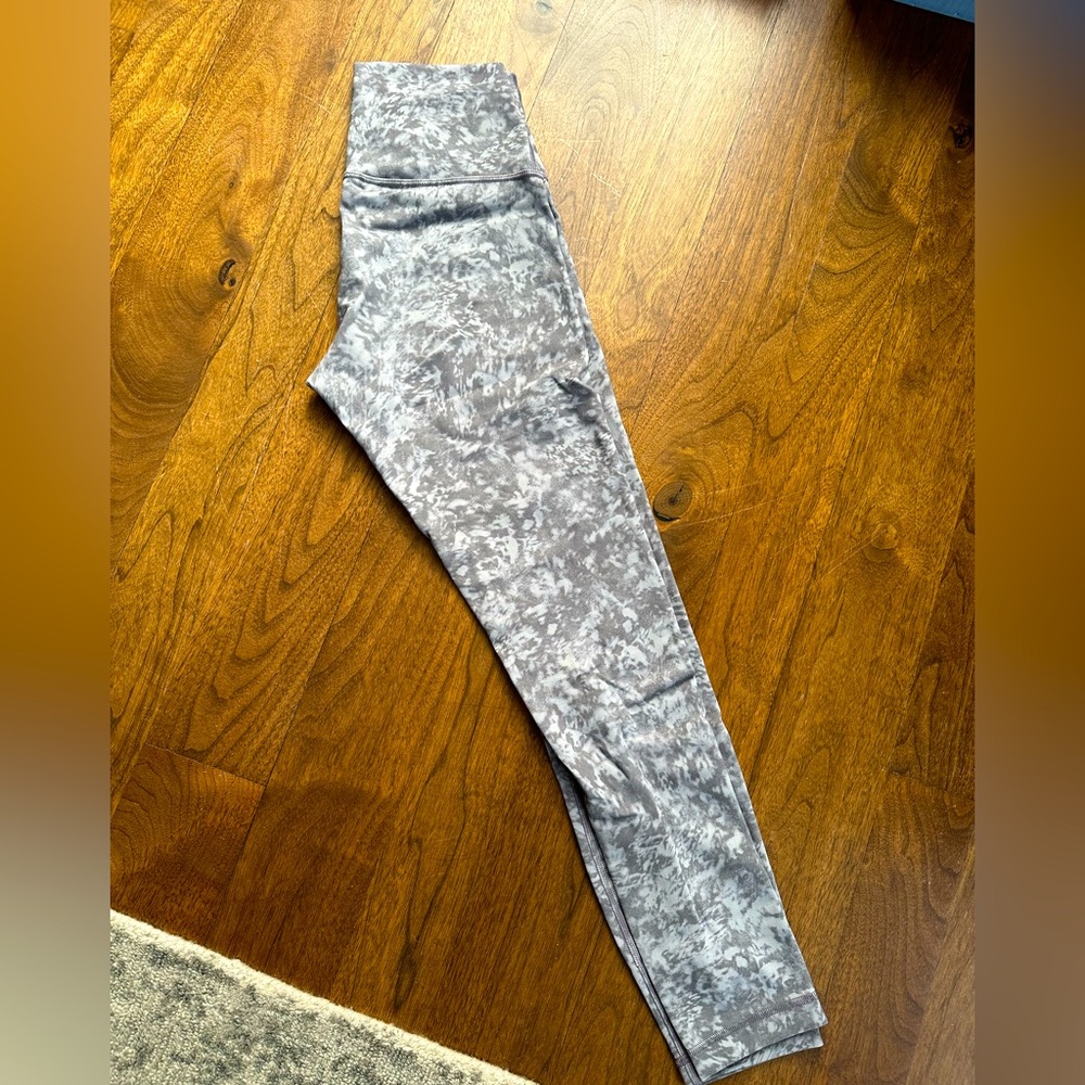 Lululemon wunder under Leggings, size 6, grey